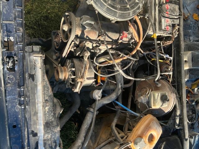 Синій Фольксваген Пассат Варіант, об'ємом двигуна 1.6 л та пробігом 355 тис. км за 700 $, фото 6 на Automoto.ua