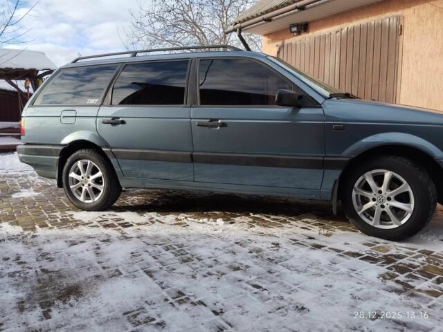 Синій Фольксваген Пассат Варіант, об'ємом двигуна 1.6 л та пробігом 277 тис. км за 2500 $, фото 1 на Automoto.ua