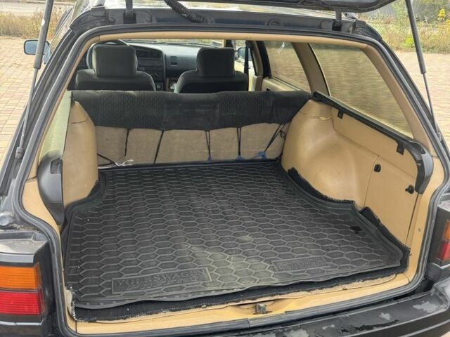 Синий Фольксваген Пассат Вариант, объемом двигателя 1.8 л и пробегом 330 тыс. км за 2550 $, фото 8 на Automoto.ua