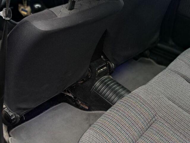 Синий Фольксваген Пассат Вариант, объемом двигателя 1.9 л и пробегом 245 тыс. км за 1600 $, фото 13 на Automoto.ua