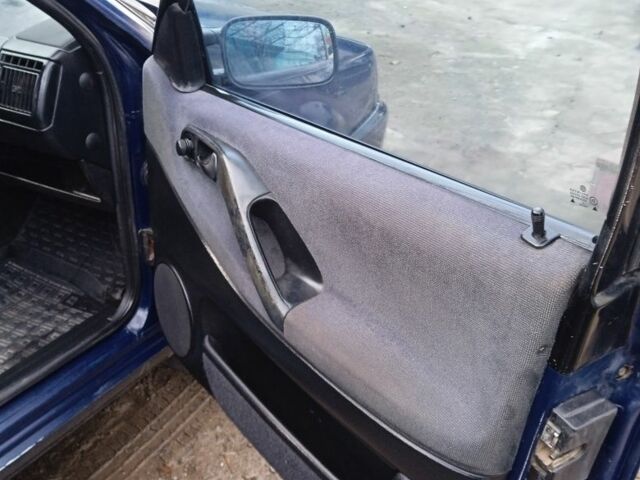 Синий Фольксваген Пассат Вариант, объемом двигателя 2 л и пробегом 364 тыс. км за 1450 $, фото 4 на Automoto.ua