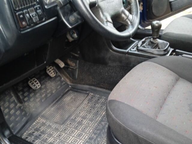 Синий Фольксваген Пассат Вариант, объемом двигателя 2 л и пробегом 364 тыс. км за 1450 $, фото 13 на Automoto.ua