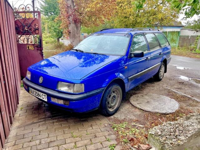 Синий Фольксваген Пассат Вариант, объемом двигателя 2 л и пробегом 247 тыс. км за 1750 $, фото 1 на Automoto.ua