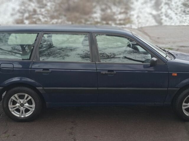 Синий Фольксваген Пассат Вариант, объемом двигателя 1.9 л и пробегом 245 тыс. км за 1600 $, фото 2 на Automoto.ua