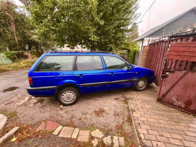 Синий Фольксваген Пассат Вариант, объемом двигателя 2 л и пробегом 247 тыс. км за 1750 $, фото 2 на Automoto.ua