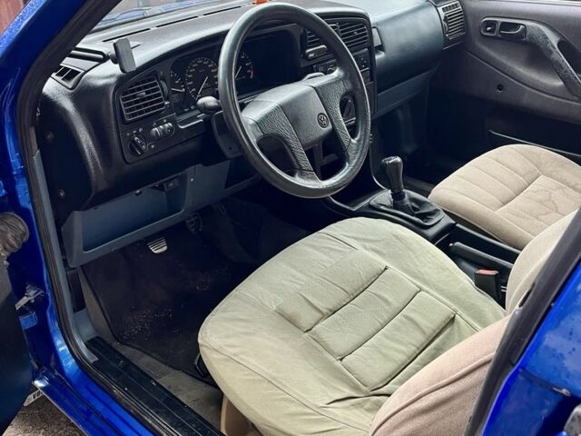 Синий Фольксваген Пассат Вариант, объемом двигателя 2 л и пробегом 247 тыс. км за 1750 $, фото 5 на Automoto.ua