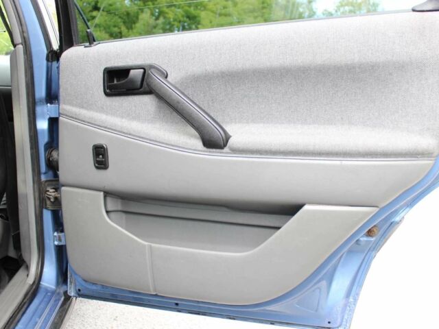 Синий Фольксваген Пассат Вариант, объемом двигателя 2 л и пробегом 414 тыс. км за 2099 $, фото 13 на Automoto.ua