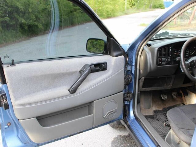 Синий Фольксваген Пассат Вариант, объемом двигателя 2 л и пробегом 414 тыс. км за 2099 $, фото 17 на Automoto.ua