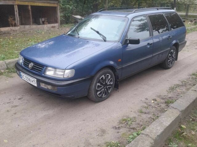 Синий Фольксваген Пассат Вариант, объемом двигателя 2 л и пробегом 250 тыс. км за 1600 $, фото 2 на Automoto.ua