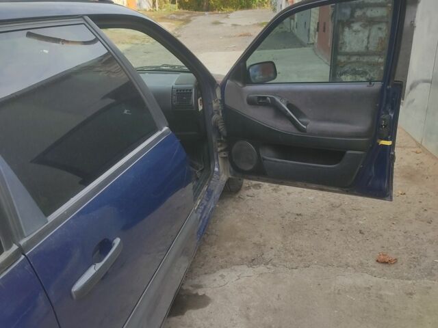 Синий Фольксваген Пассат Вариант, объемом двигателя 2 л и пробегом 300 тыс. км за 1200 $, фото 3 на Automoto.ua