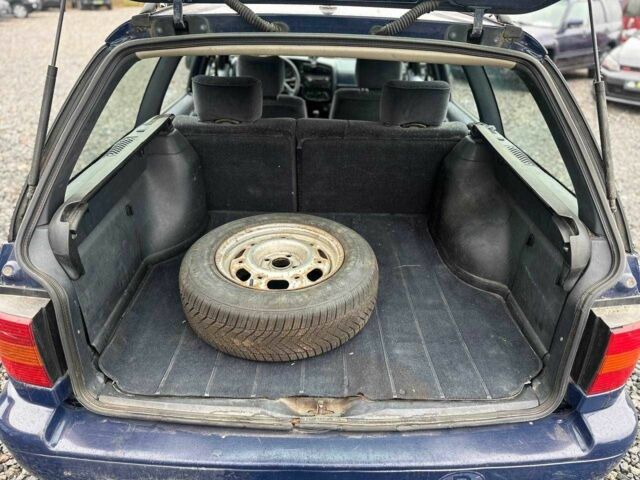 Фольксваген Пассат Вариант 1994 в Харькове на Automoto.ua Синий Фольксваген Пассат Вариант, объемом двигателя 1.8 л и пробегом 300 тыс. км за 1800 $, фото 5 на Automoto.ua