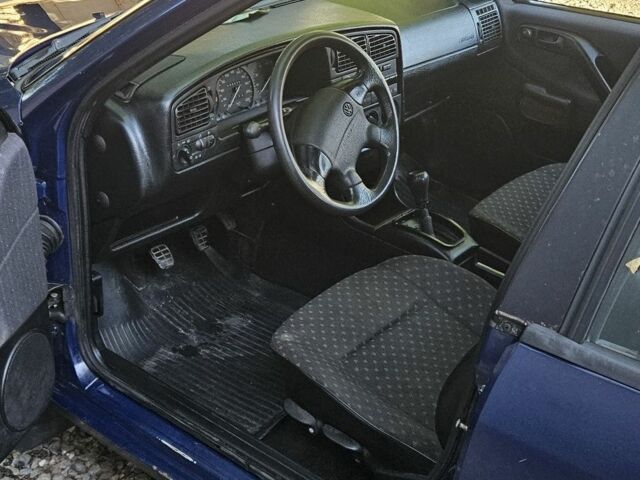 Синій Фольксваген Пассат Варіант, об'ємом двигуна 1.8 л та пробігом 400 тис. км за 1700 $, фото 4 на Automoto.ua