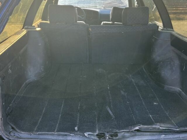 Синій Фольксваген Пассат Варіант, об'ємом двигуна 1.8 л та пробігом 111 тис. км за 950 $, фото 6 на Automoto.ua