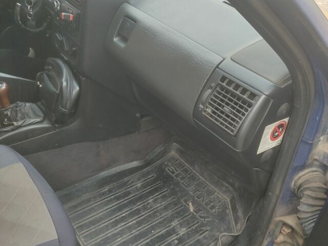 Синий Фольксваген Пассат Вариант, объемом двигателя 2 л и пробегом 300 тыс. км за 1200 $, фото 5 на Automoto.ua