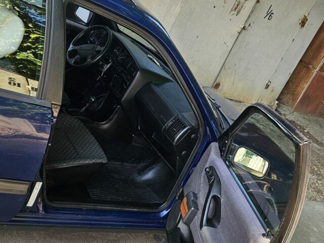 Синій Фольксваген Пассат Варіант, об'ємом двигуна 1.8 л та пробігом 400 тис. км за 1700 $, фото 5 на Automoto.ua