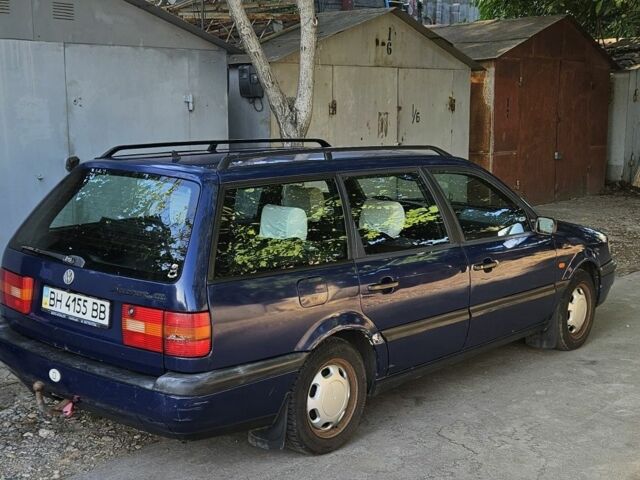 Синій Фольксваген Пассат Варіант, об'ємом двигуна 1.8 л та пробігом 400 тис. км за 1700 $, фото 1 на Automoto.ua