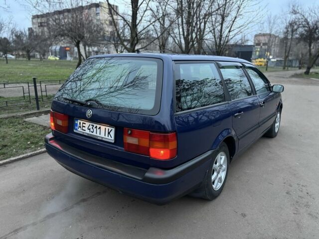 Синий Фольксваген Пассат Вариант, объемом двигателя 1.8 л и пробегом 245 тыс. км за 2750 $, фото 2 на Automoto.ua