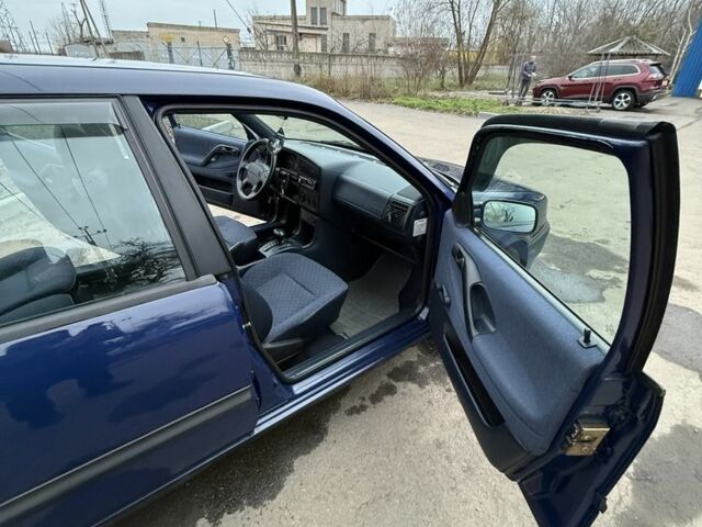 Синий Фольксваген Пассат Вариант, объемом двигателя 1.8 л и пробегом 250 тыс. км за 2499 $, фото 7 на Automoto.ua