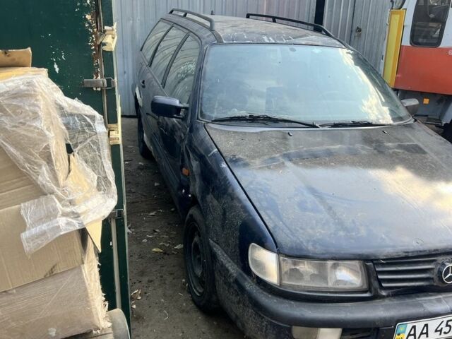 Синий Фольксваген Пассат Вариант, объемом двигателя 1.8 л и пробегом 300 тыс. км за 900 $, фото 2 на Automoto.ua