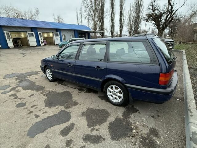 Синий Фольксваген Пассат Вариант, объемом двигателя 1.8 л и пробегом 250 тыс. км за 2499 $, фото 2 на Automoto.ua