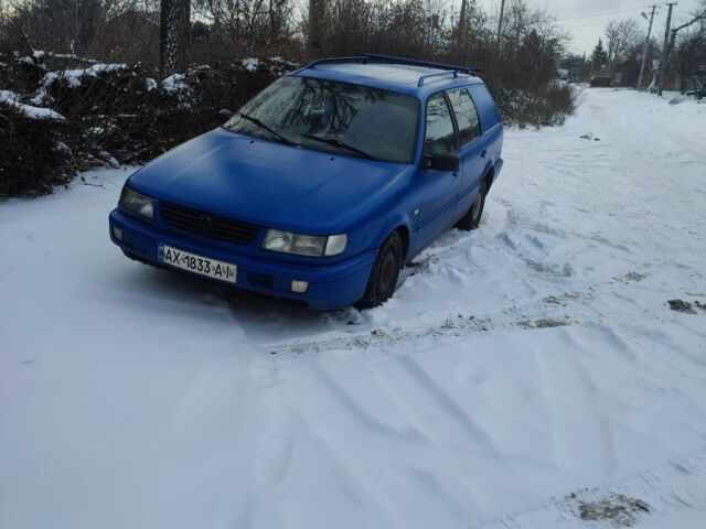 Синий Фольксваген Пассат Вариант, объемом двигателя 1.9 л и пробегом 300 тыс. км за 700 $, фото 3 на Automoto.ua