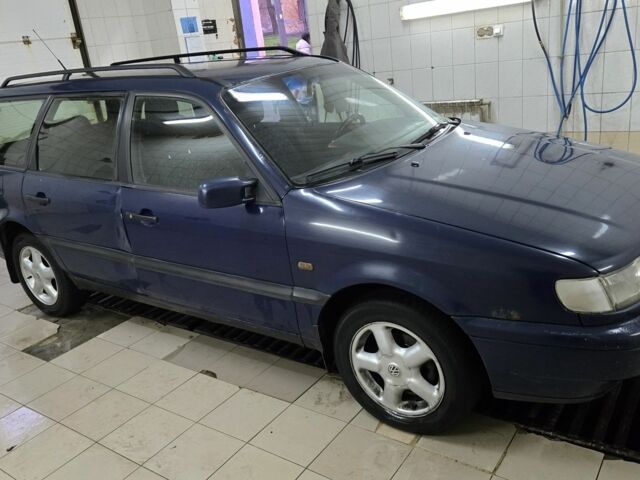 Синій Фольксваген Пассат Варіант, об'ємом двигуна 0 л та пробігом 227 тис. км за 1420 $, фото 1 на Automoto.ua