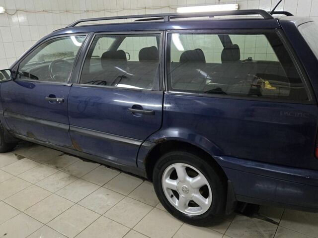 Синій Фольксваген Пассат Варіант, об'ємом двигуна 0 л та пробігом 227 тис. км за 1420 $, фото 3 на Automoto.ua