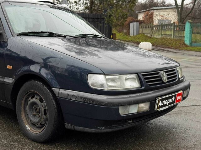 Синий Фольксваген Пассат Вариант, объемом двигателя 1.8 л и пробегом 325 тыс. км за 3640 $, фото 5 на Automoto.ua