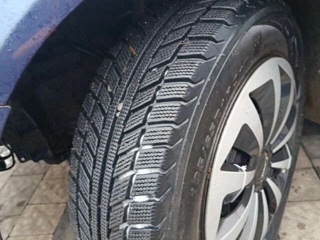 Синий Фольксваген Пассат Вариант, объемом двигателя 1.6 л и пробегом 380 тыс. км за 1700 $, фото 3 на Automoto.ua