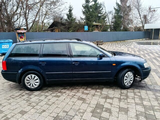 Синий Фольксваген Пассат Вариант, объемом двигателя 1.6 л и пробегом 380 тыс. км за 1700 $, фото 2 на Automoto.ua