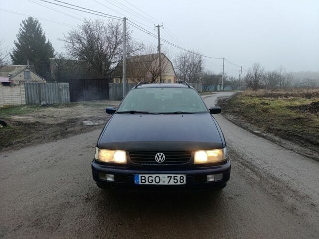 Синий Фольксваген Пассат Вариант, объемом двигателя 1.8 л и пробегом 257 тыс. км за 1600 $, фото 2 на Automoto.ua