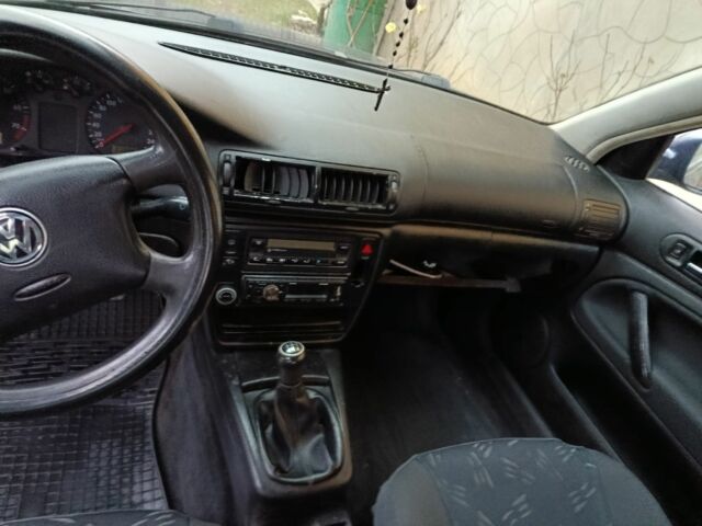 Синий Фольксваген Пассат Вариант, объемом двигателя 1.6 л и пробегом 380 тыс. км за 1700 $, фото 10 на Automoto.ua