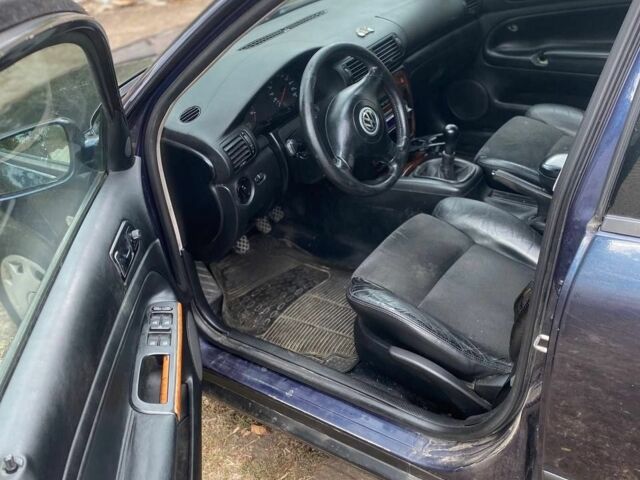 Синій Фольксваген Пассат Варіант, об'ємом двигуна 2 л та пробігом 380 тис. км за 2602 $, фото 6 на Automoto.ua