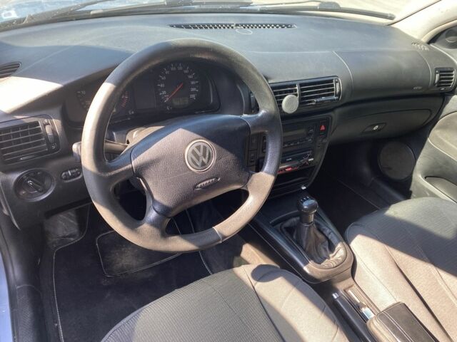 Синій Фольксваген Пассат Варіант, об'ємом двигуна 1.9 л та пробігом 402 тис. км за 2700 $, фото 3 на Automoto.ua