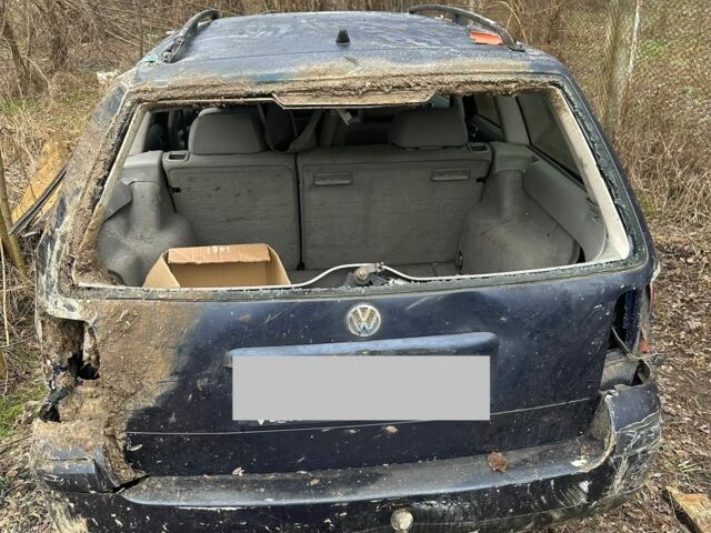 Синий Фольксваген Пассат Вариант, объемом двигателя 1.9 л и пробегом 389 тыс. км за 800 $, фото 12 на Automoto.ua