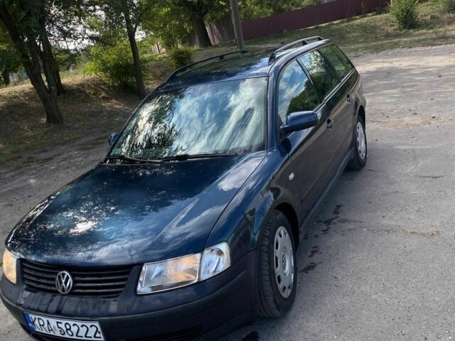 Синій Фольксваген Пассат Варіант, об'ємом двигуна 2 л та пробігом 380 тис. км за 2602 $, фото 4 на Automoto.ua