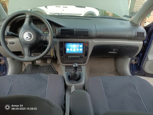 Синій Фольксваген Пассат Варіант, об'ємом двигуна 1.9 л та пробігом 444 тис. км за 2021 $, фото 2 на Automoto.ua