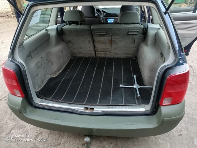 Синій Фольксваген Пассат Варіант, об'ємом двигуна 1.9 л та пробігом 444 тис. км за 2021 $, фото 4 на Automoto.ua