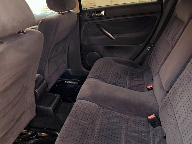 Синій Фольксваген Пассат Варіант, об'ємом двигуна 1.6 л та пробігом 330 тис. км за 2700 $, фото 7 на Automoto.ua