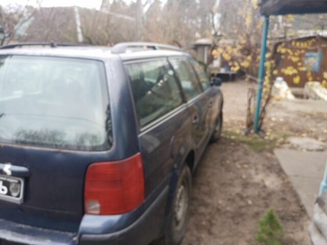 Синій Фольксваген Пассат Варіант, об'ємом двигуна 1 л та пробігом 285 тис. км за 1700 $, фото 3 на Automoto.ua