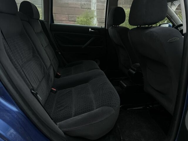 Синий Фольксваген Пассат Вариант, объемом двигателя 1.9 л и пробегом 400 тыс. км за 1899 $, фото 5 на Automoto.ua