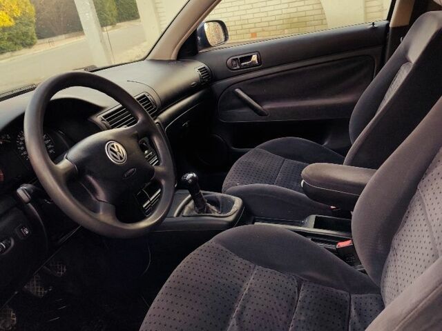 Синій Фольксваген Пассат Варіант, об'ємом двигуна 1.6 л та пробігом 330 тис. км за 2700 $, фото 6 на Automoto.ua