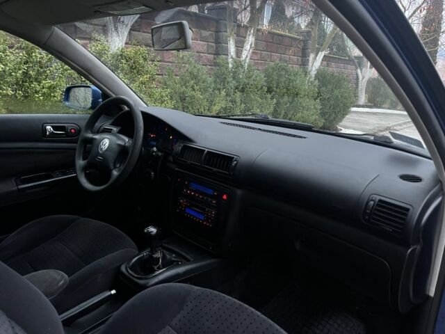 Синий Фольксваген Пассат Вариант, объемом двигателя 1.9 л и пробегом 400 тыс. км за 1899 $, фото 4 на Automoto.ua