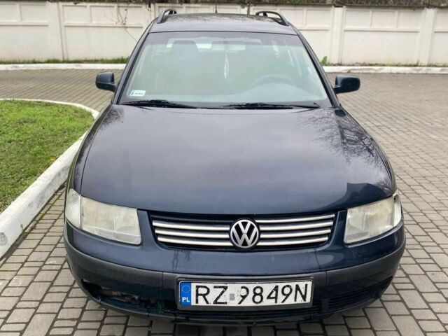 Синій Фольксваген Пассат Варіант, об'ємом двигуна 1.9 л та пробігом 355 тис. км за 2011 $, фото 6 на Automoto.ua