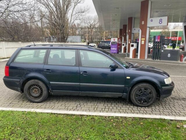 Синій Фольксваген Пассат Варіант, об'ємом двигуна 1.9 л та пробігом 355 тис. км за 2011 $, фото 4 на Automoto.ua