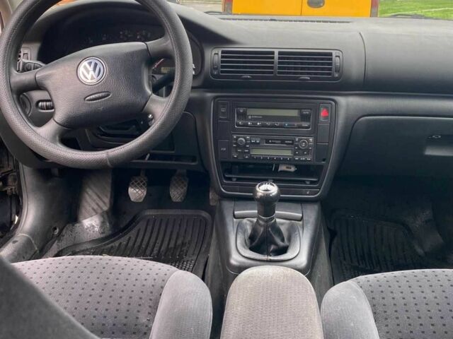 Синій Фольксваген Пассат Варіант, об'ємом двигуна 1.9 л та пробігом 355 тис. км за 2011 $, фото 12 на Automoto.ua