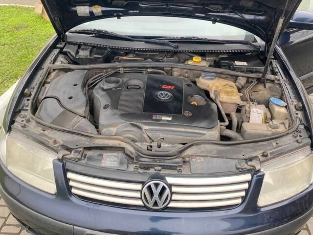 Синій Фольксваген Пассат Варіант, об'ємом двигуна 1.9 л та пробігом 355 тис. км за 2011 $, фото 15 на Automoto.ua