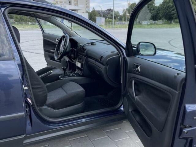 Синий Фольксваген Пассат Вариант, объемом двигателя 1.6 л и пробегом 330 тыс. км за 3500 $, фото 2 на Automoto.ua