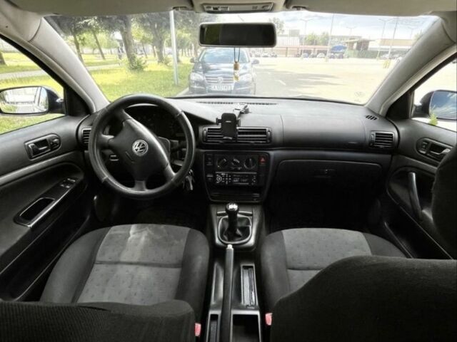 Синий Фольксваген Пассат Вариант, объемом двигателя 1.6 л и пробегом 330 тыс. км за 3500 $, фото 3 на Automoto.ua