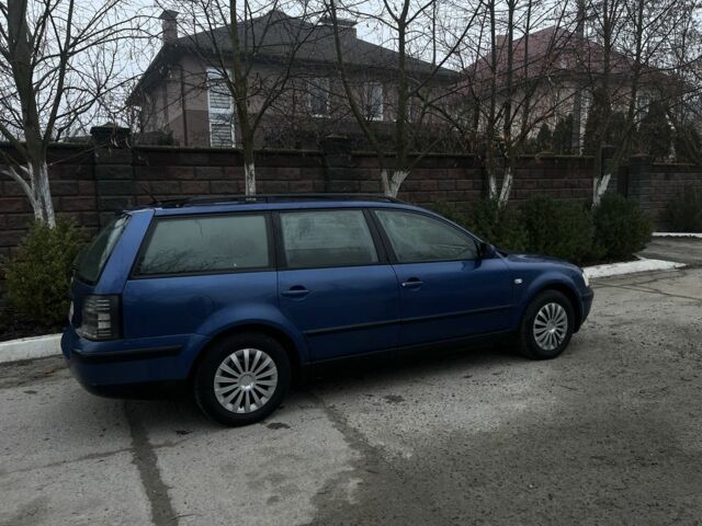 Синий Фольксваген Пассат Вариант, объемом двигателя 1.9 л и пробегом 400 тыс. км за 1899 $, фото 1 на Automoto.ua